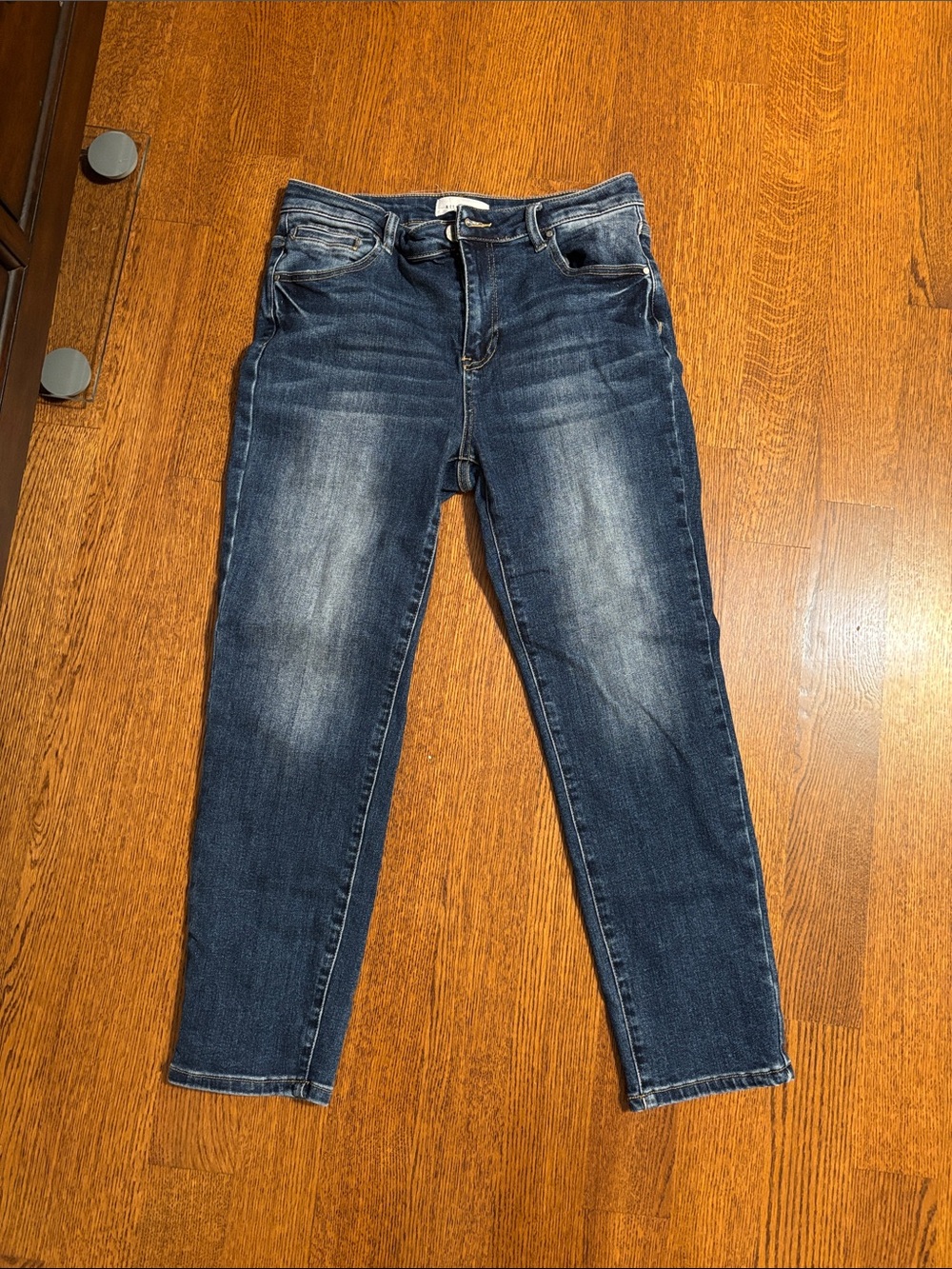 Women’s Mid-Dark Wash Skinny Jeans — Stretch Slim Fit